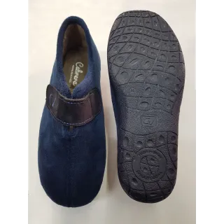 Zapatilla caballero cerrada con velcro